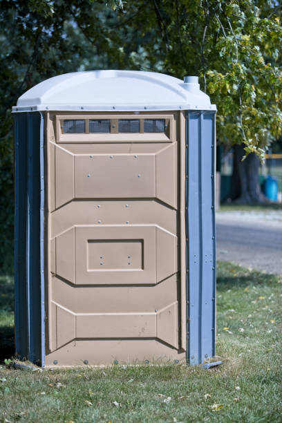 Portable Toilet Options We Offer in Avenue B And C, AZ